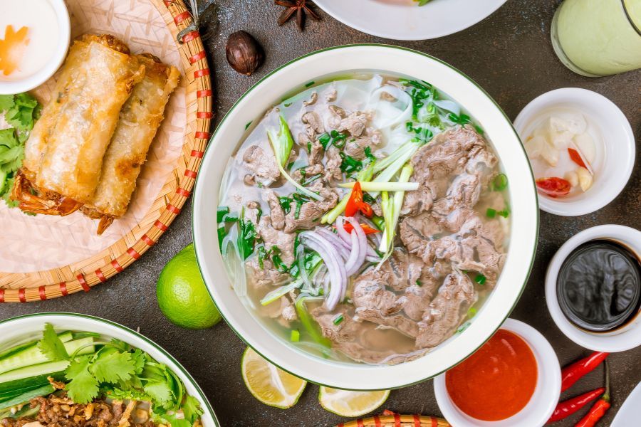 khách sạn ba đình