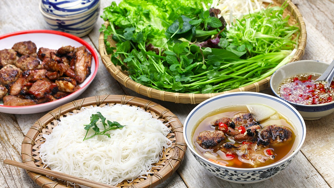 khách sạn ba đình
